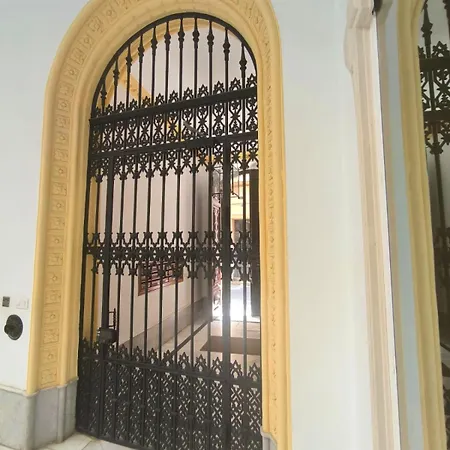 Cathedral Luxury Apartment *